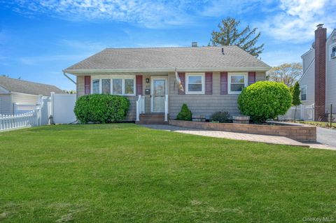 Apartment For Sale - 477 N Indiana Avenue<br/> Lindenhurst, NY 11757