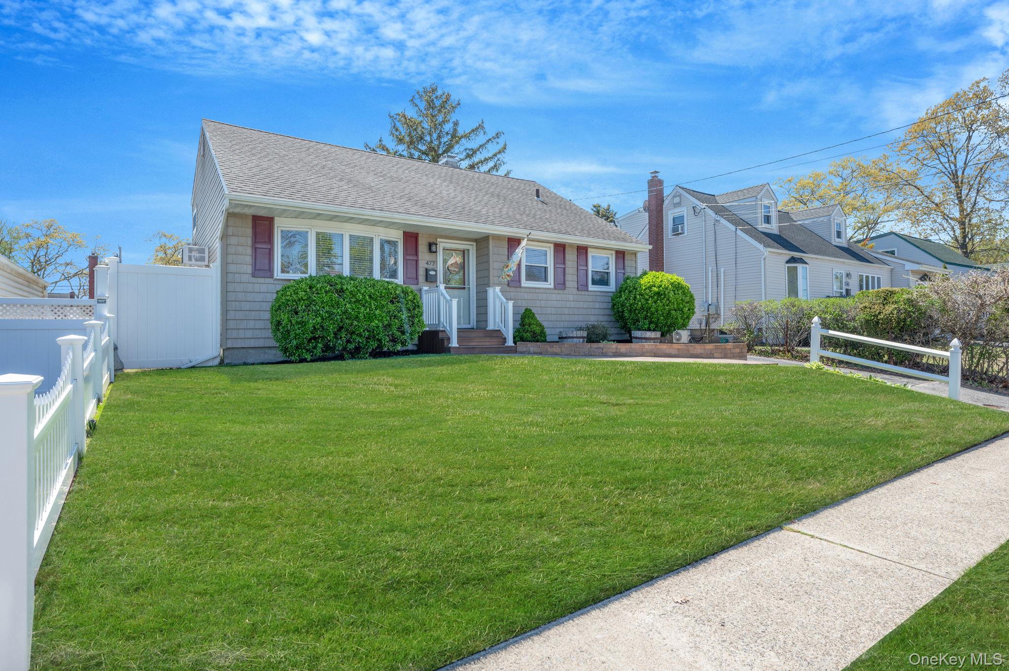 477 N Indiana Avenue - Photo 2