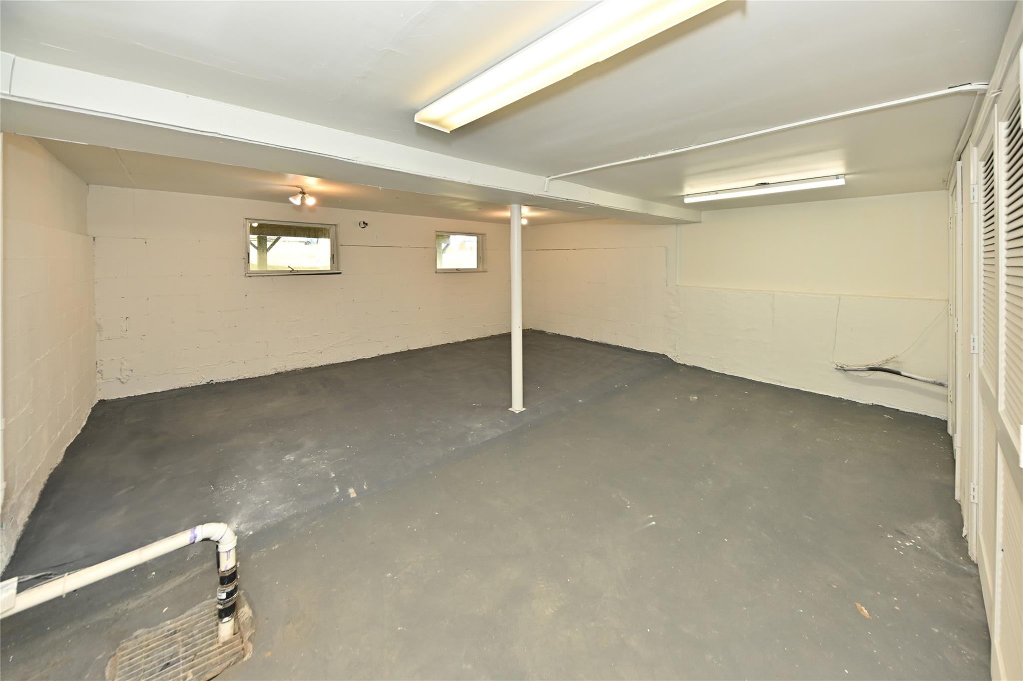 1 Bedford Court, Spring Valley, New York image 4