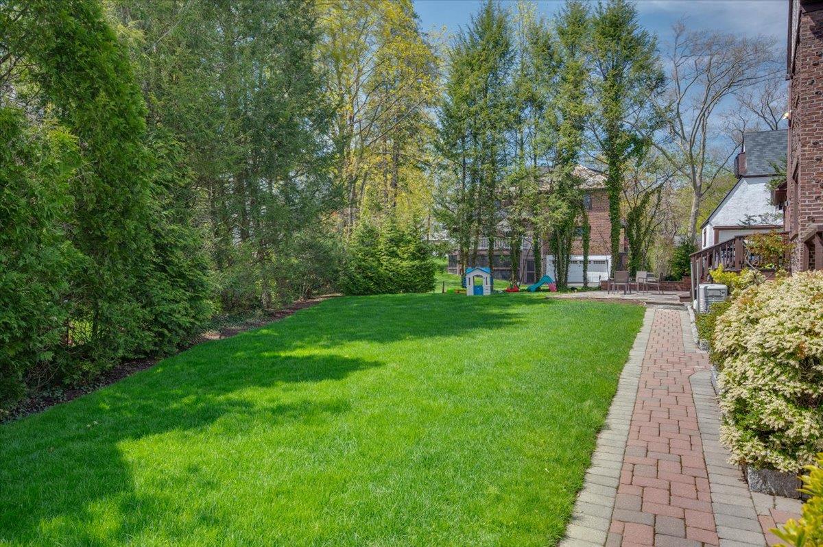 10 Byworth Road, New Rochelle, Florida image 32