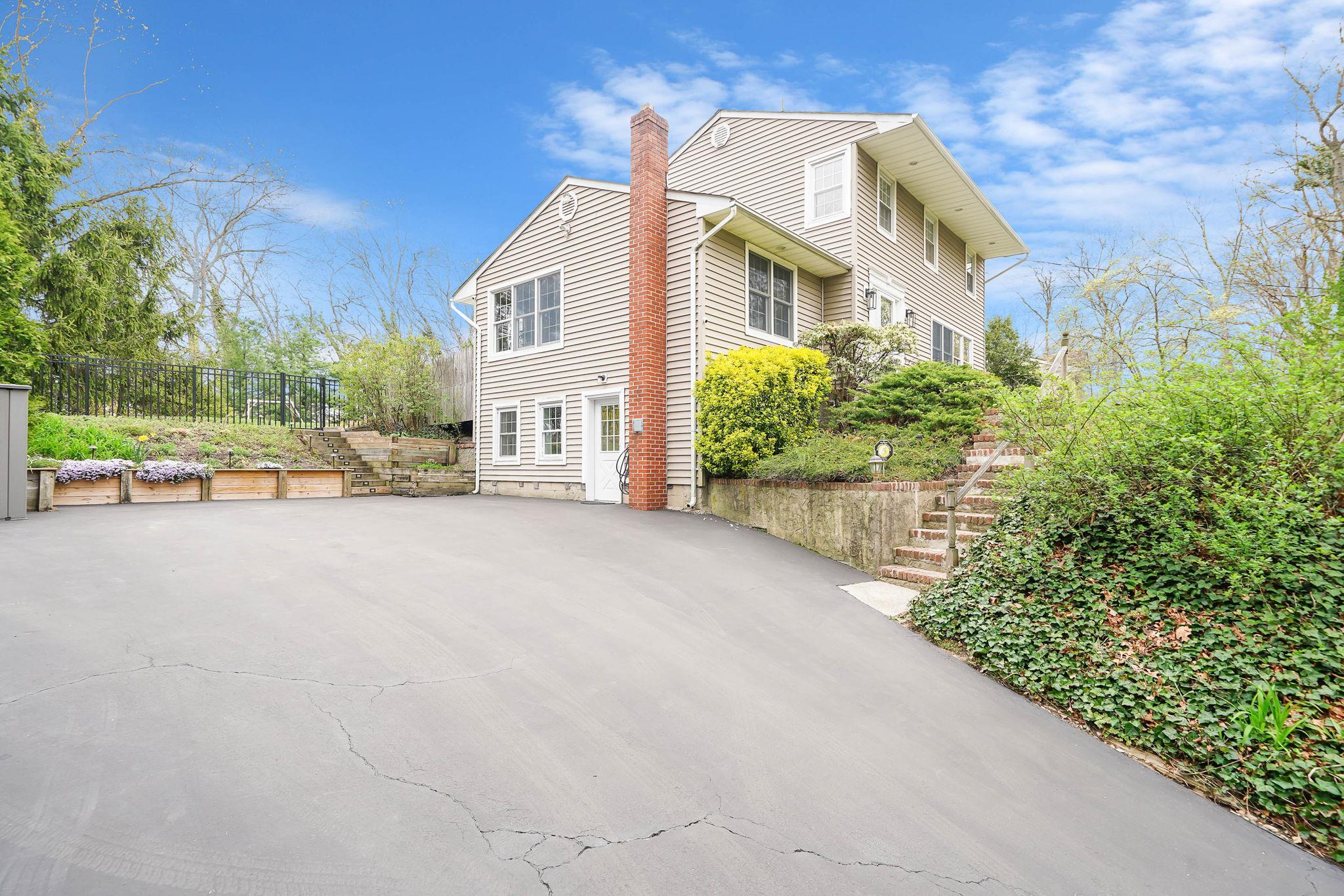 Property for Sale at Standish Place, Smithtown, Hamptons, NY - Bedrooms: 5 
Bathrooms: 4  - $899,000