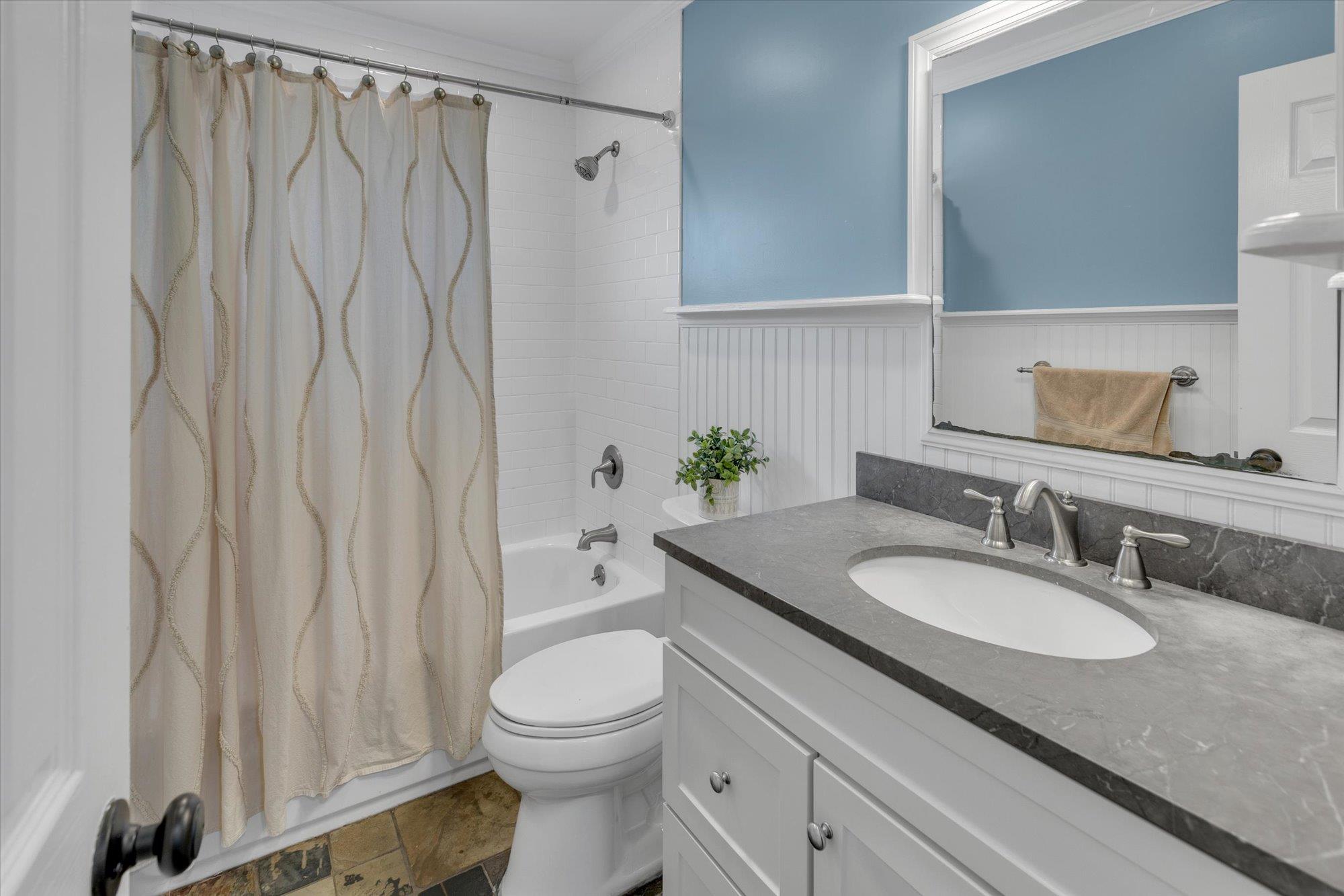20 Village Road, Syosset, New York image 24