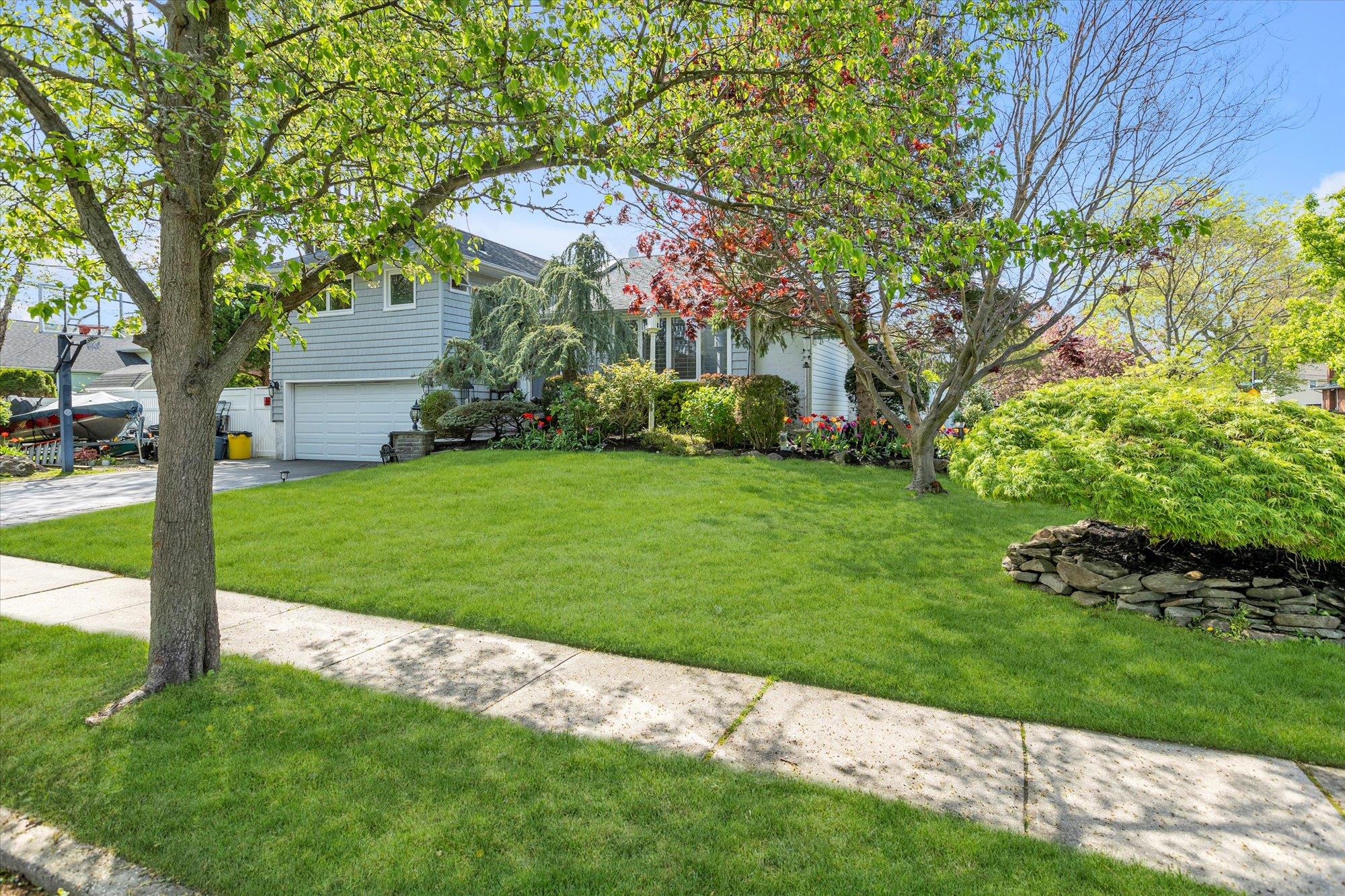 20 Village Road, Syosset, New York image 3