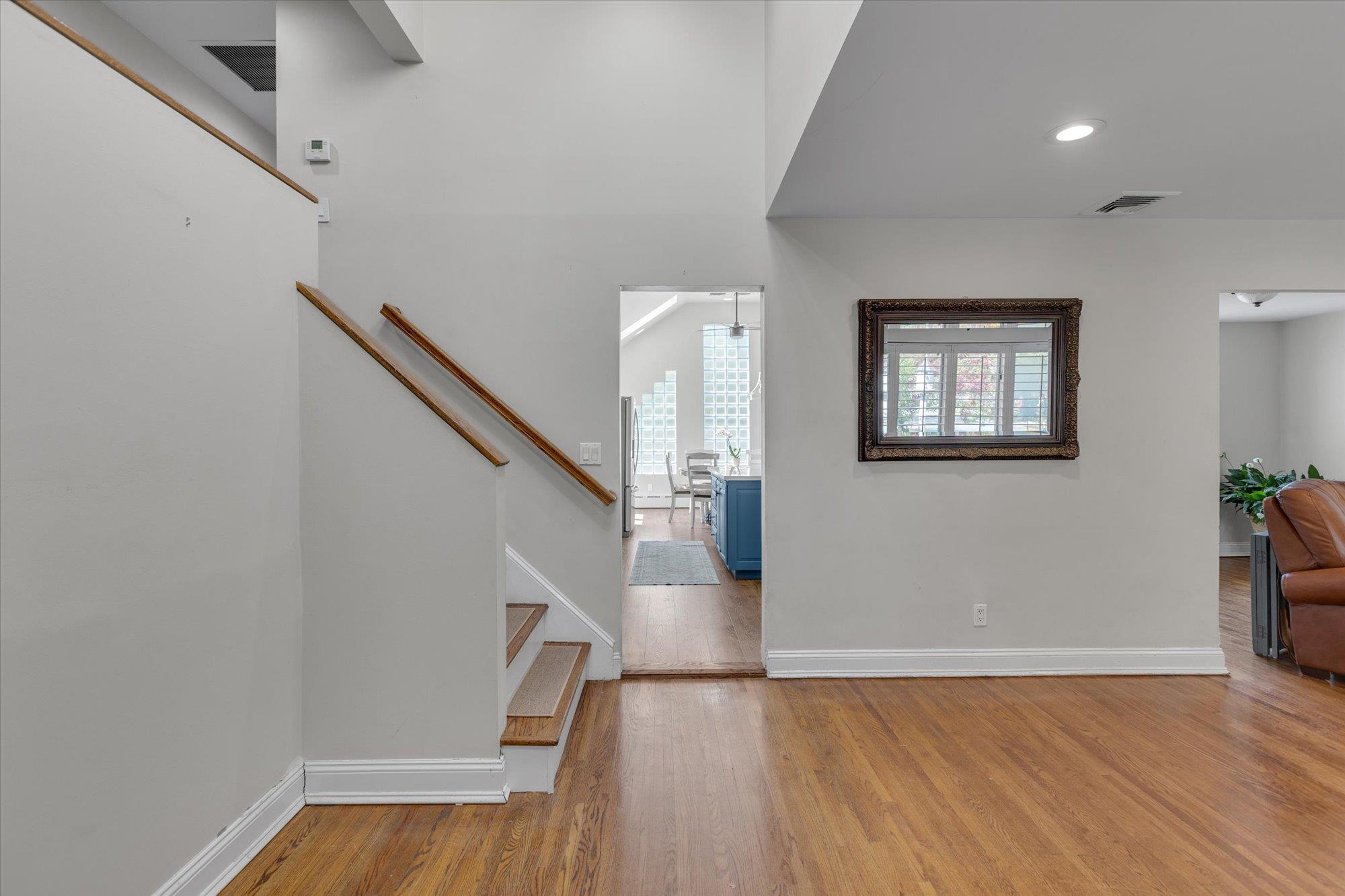 20 Village Road, Syosset, New York image 6