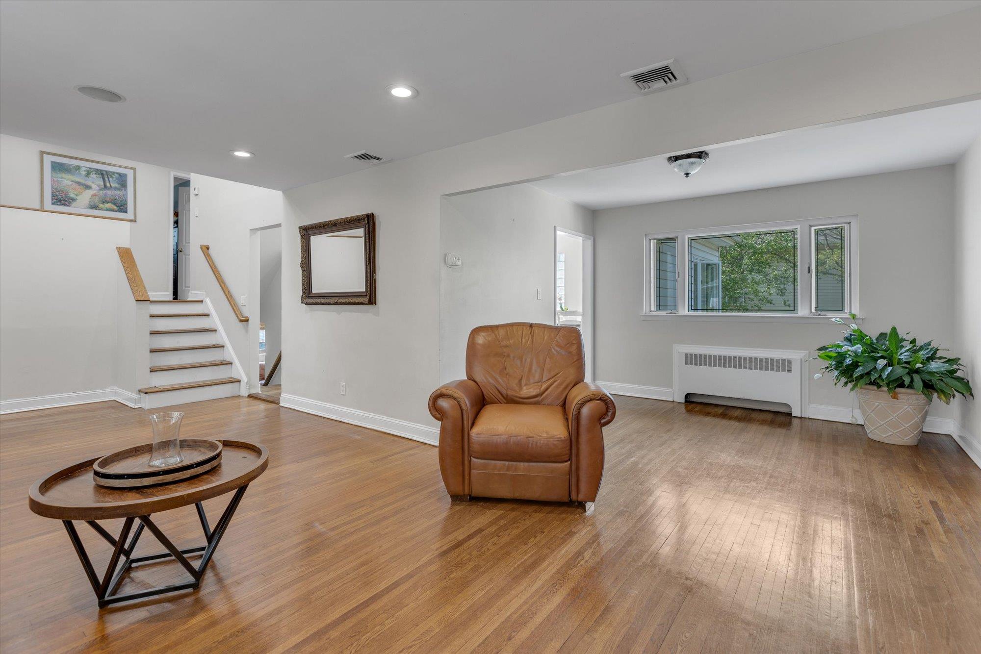 20 Village Road, Syosset, New York image 10