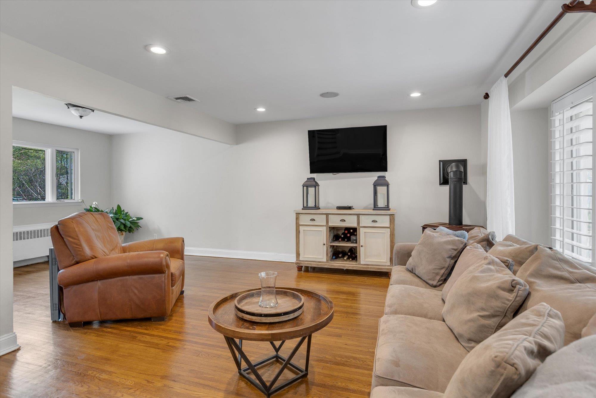 20 Village Road, Syosset, New York image 9
