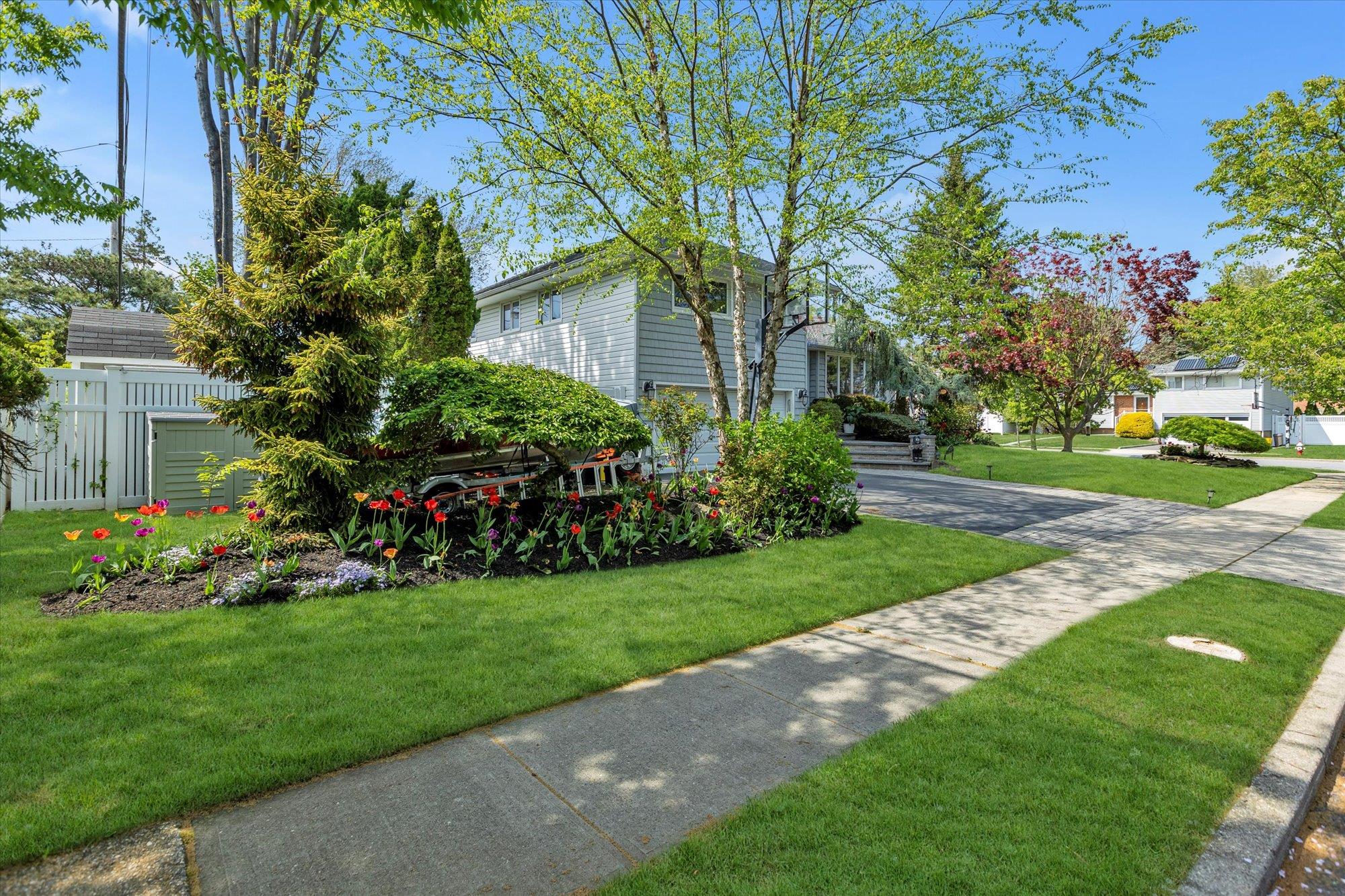 20 Village Road, Syosset, New York image 4