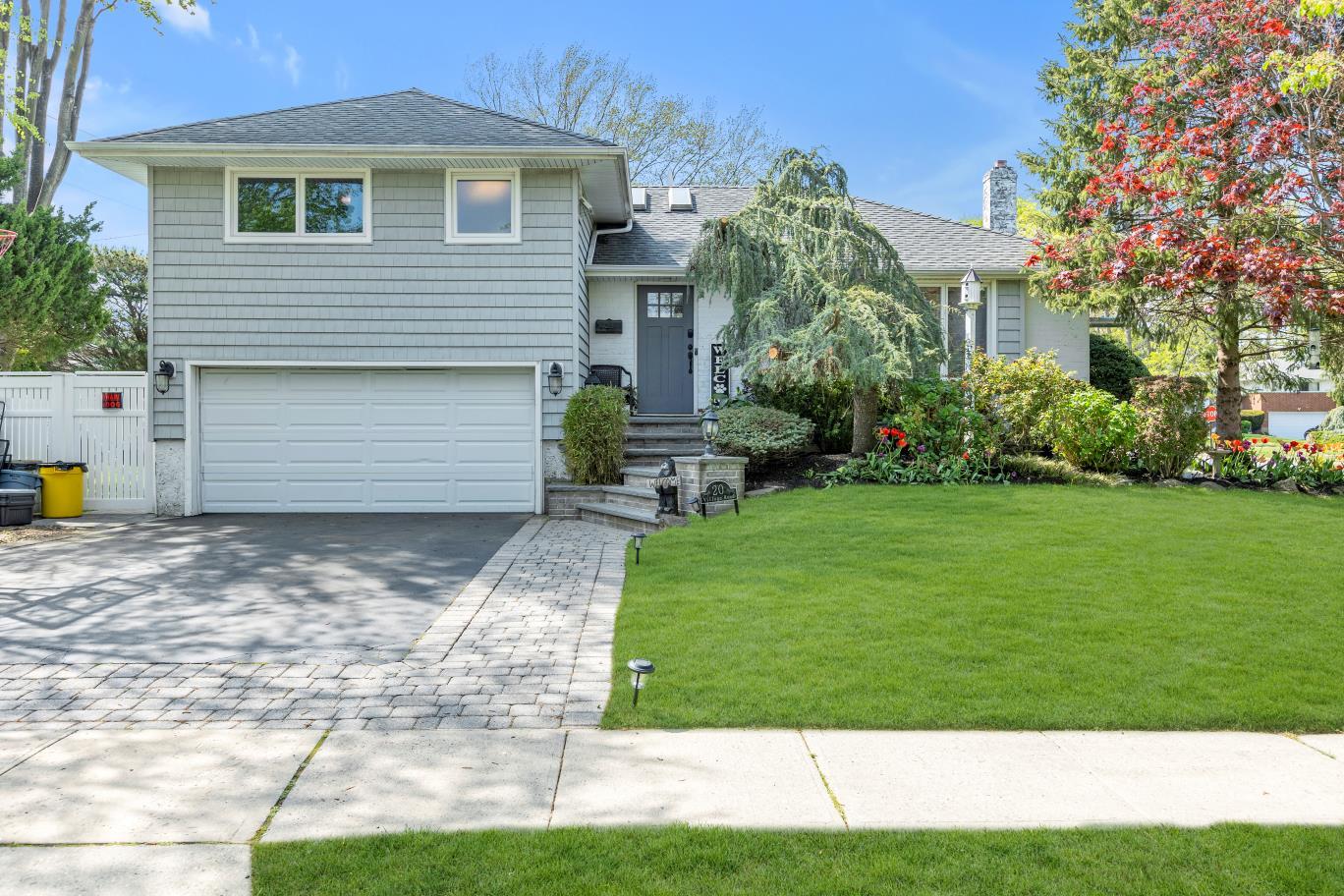 20 Village Road, Syosset, New York image 1