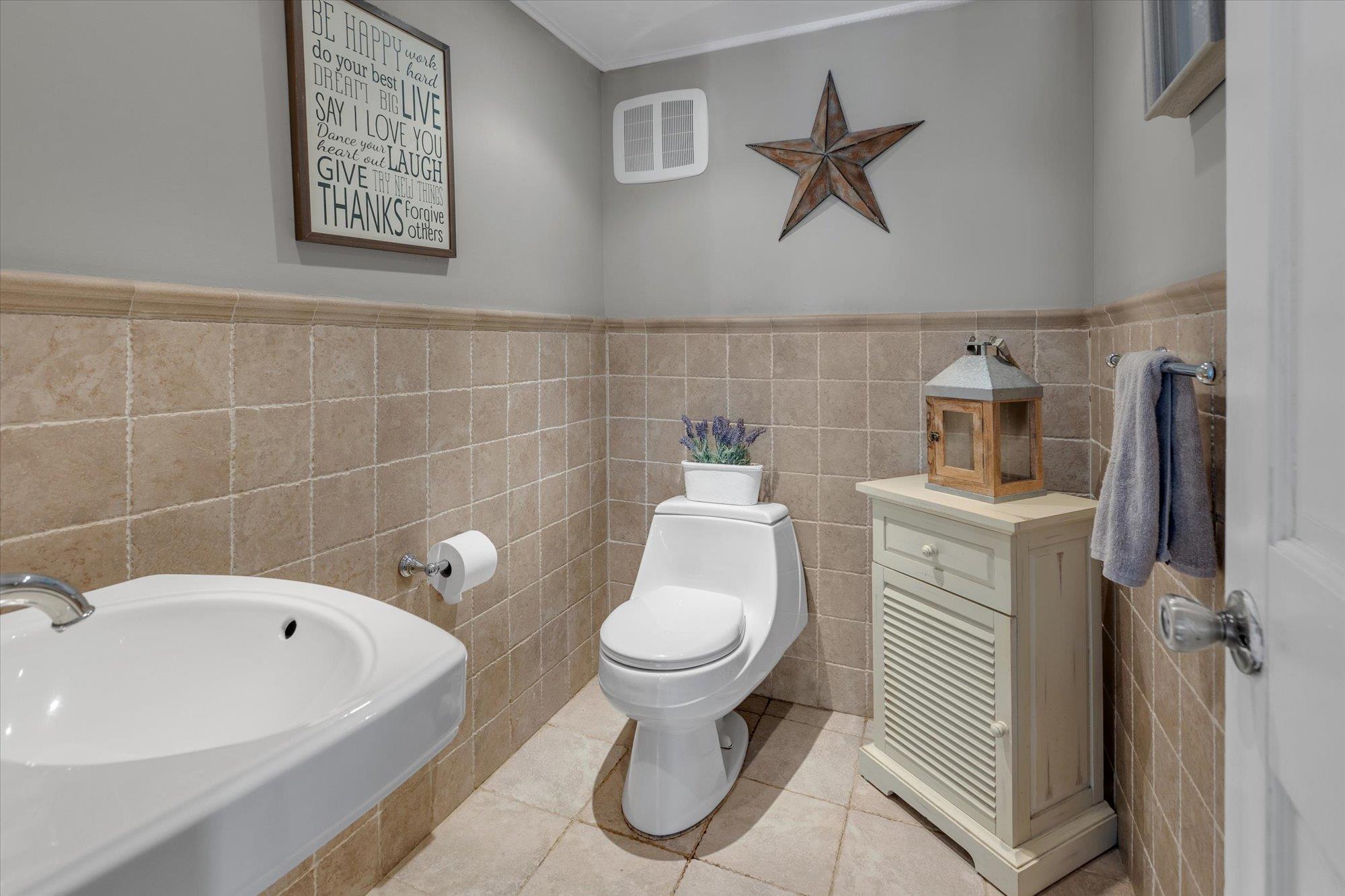 20 Village Road, Syosset, New York image 19