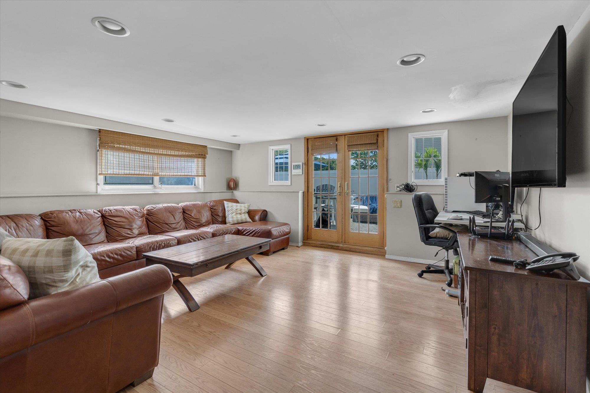 20 Village Road, Syosset, New York image 17