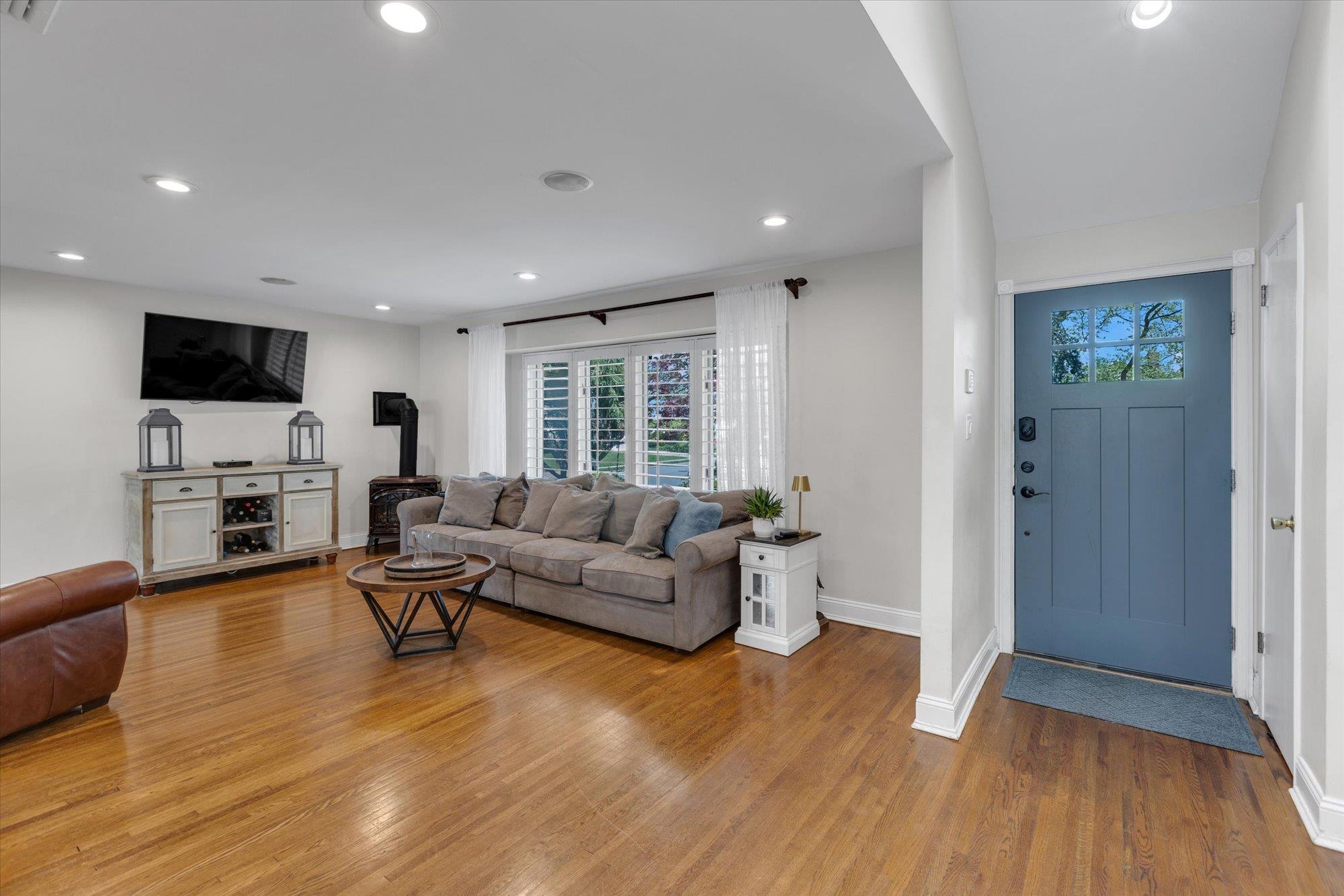 20 Village Road, Syosset, New York image 7