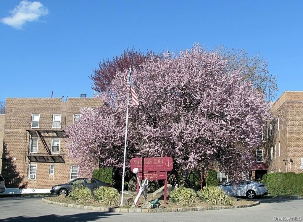 Photo of 50 DAVENPORT AVENUE #2G, New Rochelle, NY 10801 (MLS # 927092)