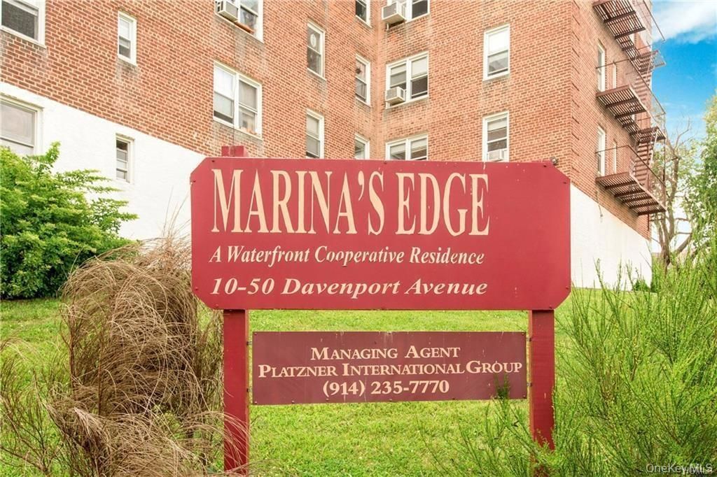 Photo of 50 DAVENPORT AVENUE #2G, New Rochelle, NY 10801 (MLS # 927092)