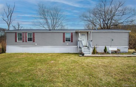 Mobile Home For Sale - 9 Lily Court<br/> Highland Mills, NY 10930