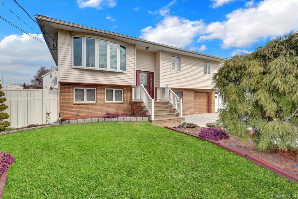 Photo of 320 Idaho Street, Lindenhurst, NY 11757 (MLS # 980276)