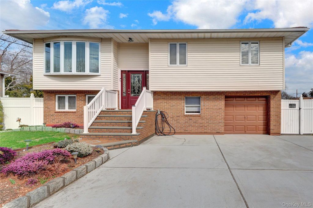 Photo of 320 Idaho Street, Lindenhurst, NY 11757 (MLS # 980276)