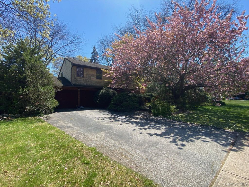 Photo of 128 Tremper Street, Holbrook, NY 11741 (MLS # 994982)