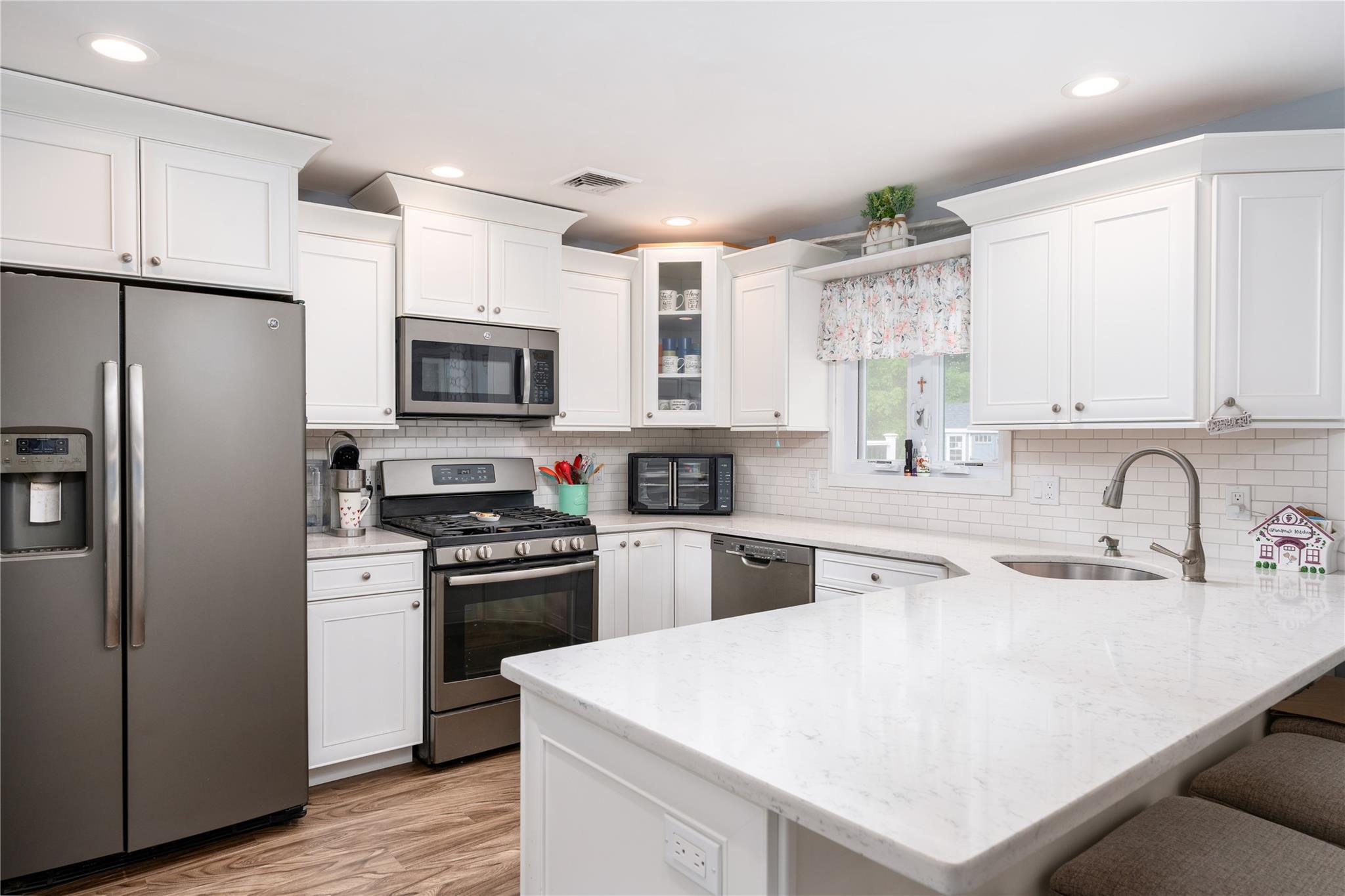 6 Debbie Street, Port Jefferson Station, New York image 30