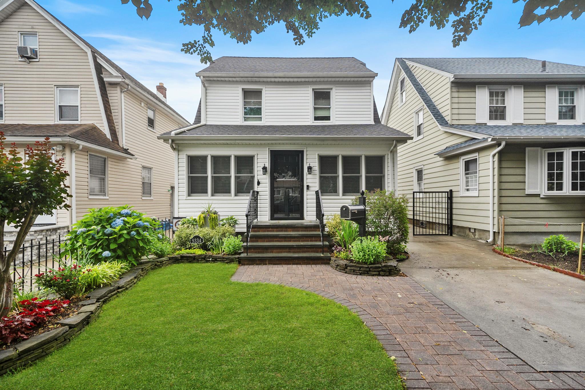 215th Street, Queens Village, Queens, NY - 4 Bedrooms  
2 Bathrooms  
10 Rooms - 