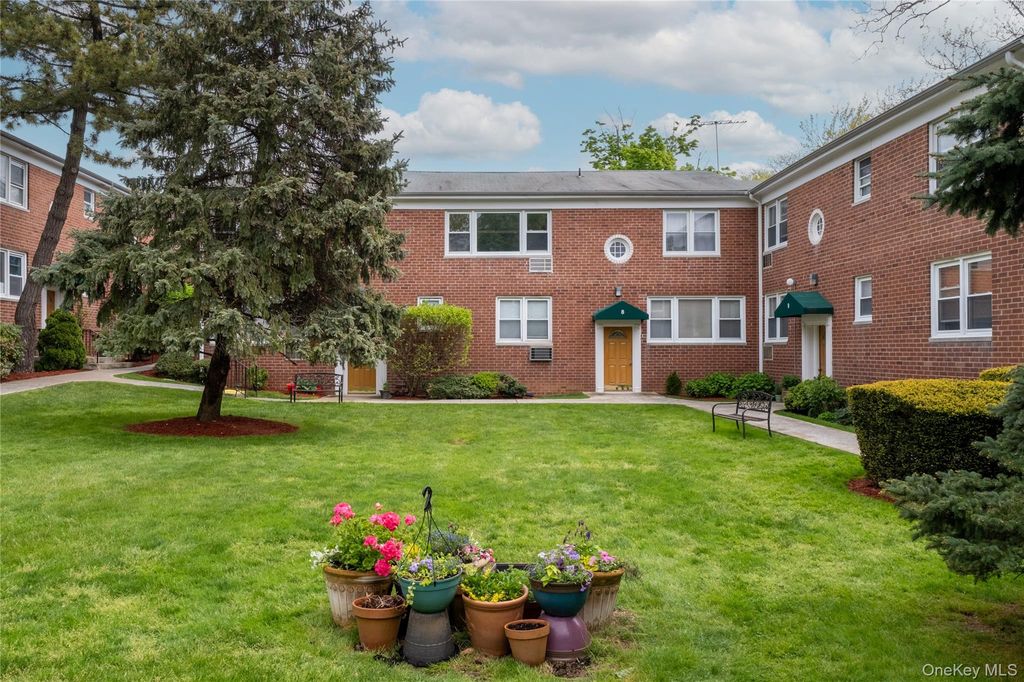 Photo of 643 Unit Pelham Road, New Rochelle, NY 10805 (MLS # 989004)