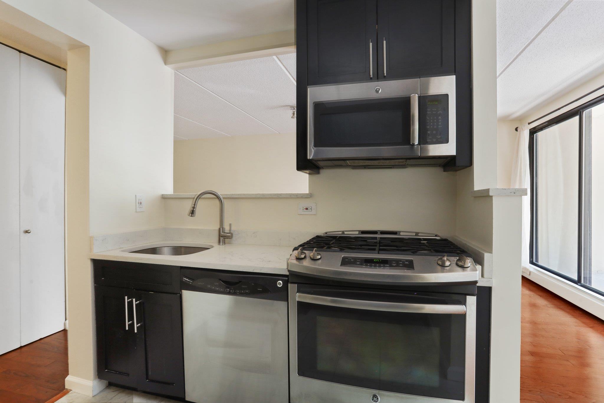 Property for Sale at Warburton Avenue 4G, Yonkers, New York - Bedrooms: 2 
Bathrooms: 2 
Rooms: 4  - $475,000
