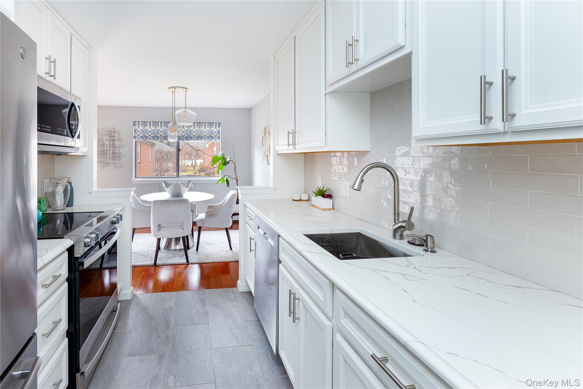 89 N Broadway 117