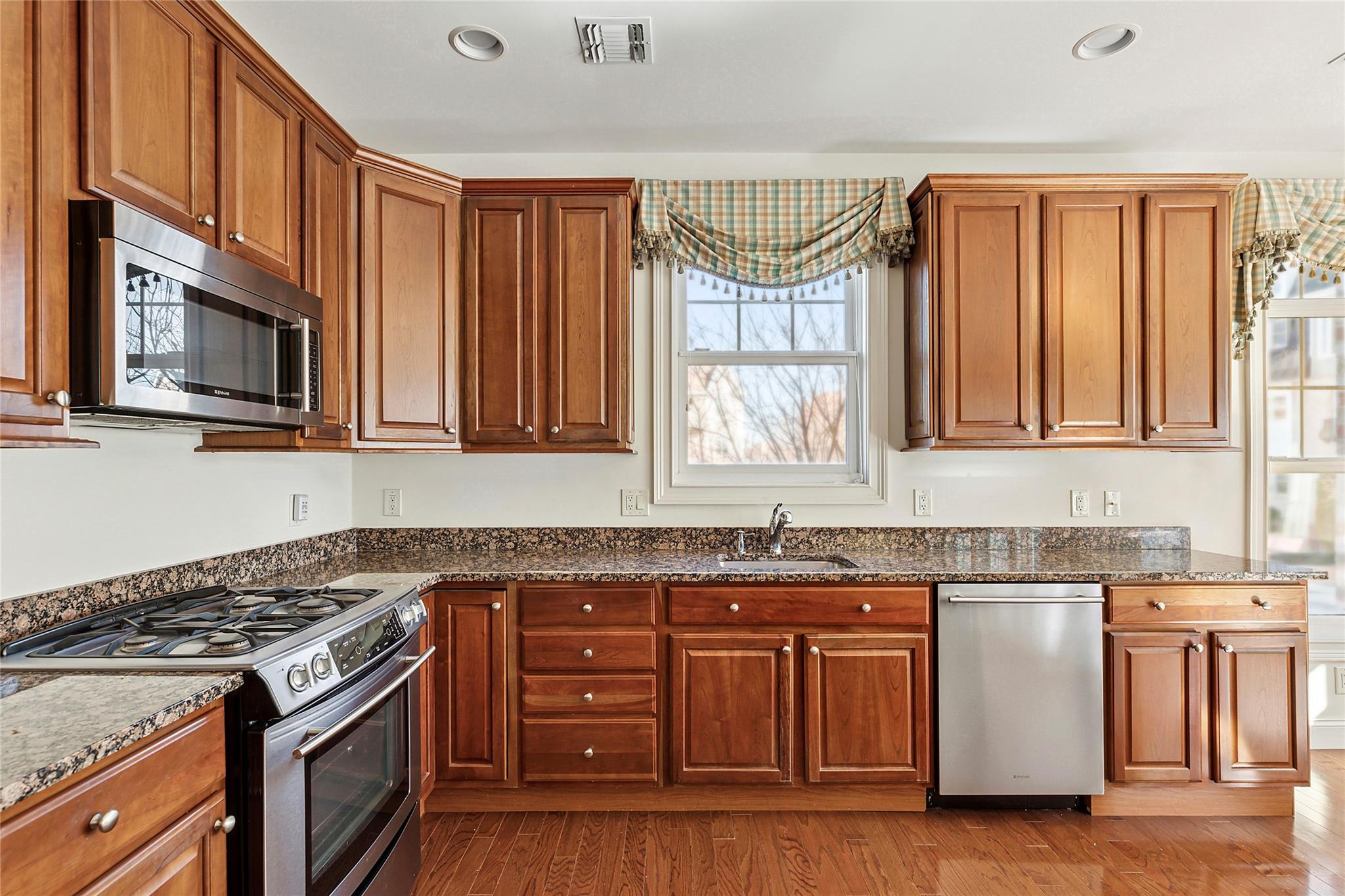 212 Roosevelt Way, Westbury, New York image 12