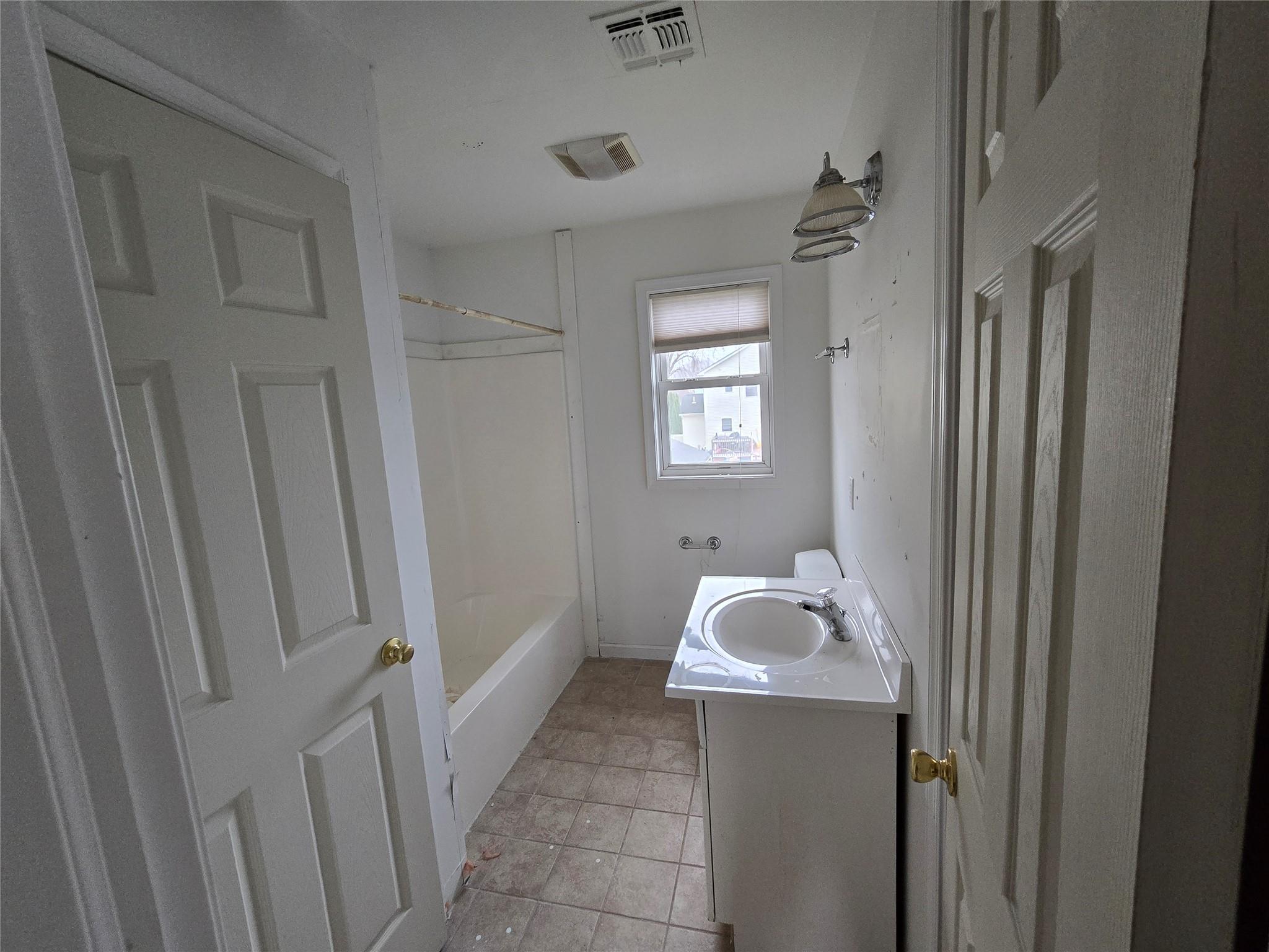 27 Thompson Street, Port Jervis, New York image 4