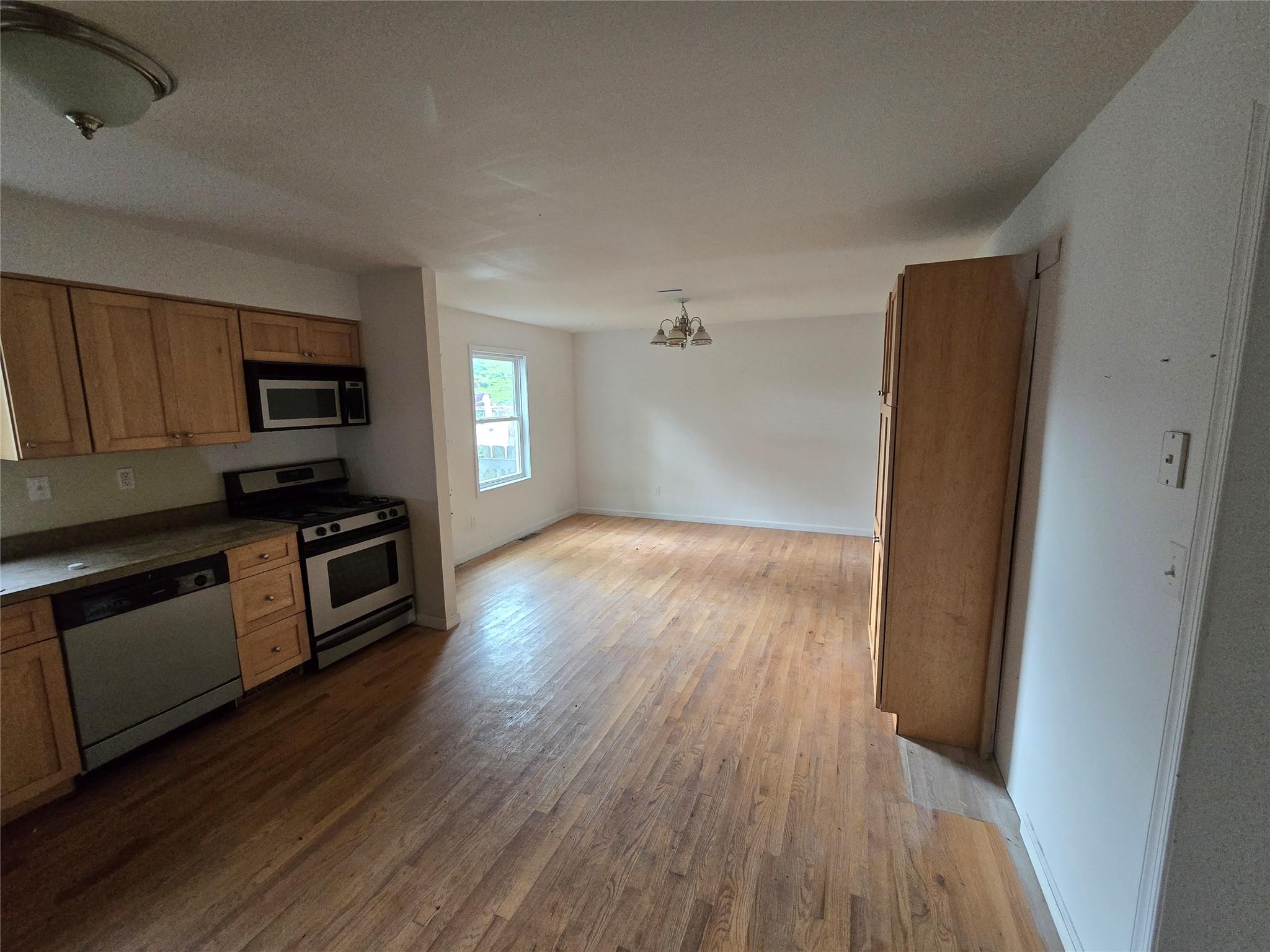 27 Thompson Street, Port Jervis, New York image 8