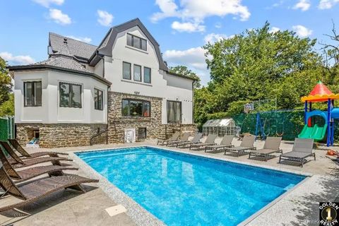 115-18 Mayfair Road Kew Gardens NY 11418