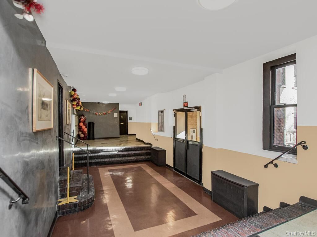 Photo of 829 Adee Avenue #2L, Bronx, NY 10467 (MLS # 942120)