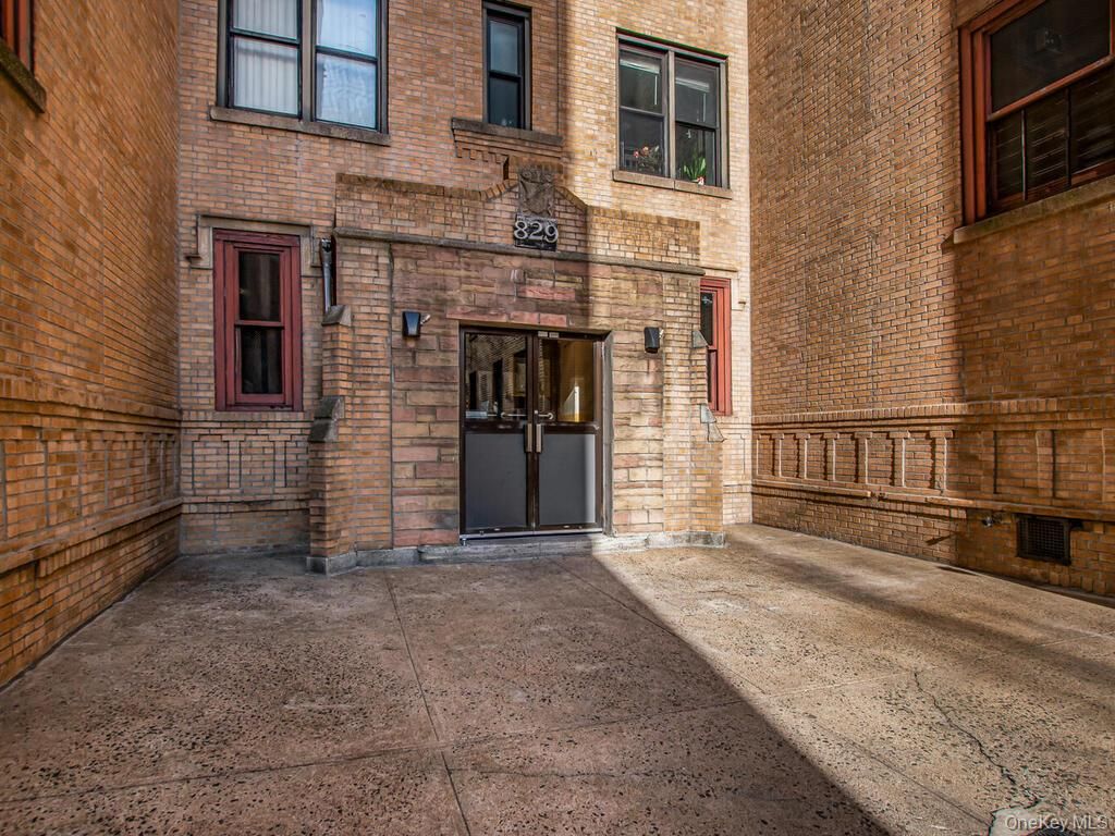 Photo of 829 Adee Avenue #2L, Bronx, NY 10467 (MLS # 942120)