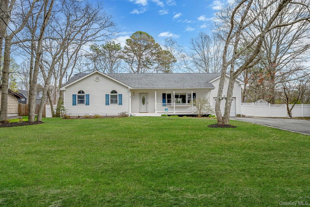 Photo of 367 Hewlett Avenue, East Patchogue, NY 11772 (MLS # 986085)