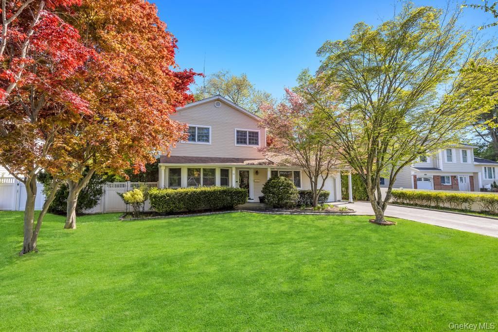 Photo of 18 Columbine Lane, Kings Park, NY 11754 (MLS # 997168)