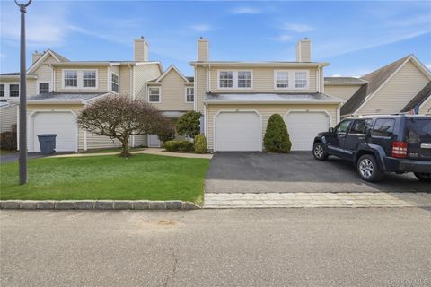 Condo For Sale - 69 Thomas Lane<br/> East Setauket, NY 11733
