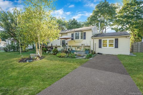 Photo of 2812 Sipp Avenue, Medford, NY 11763 (MLS # 919933)
