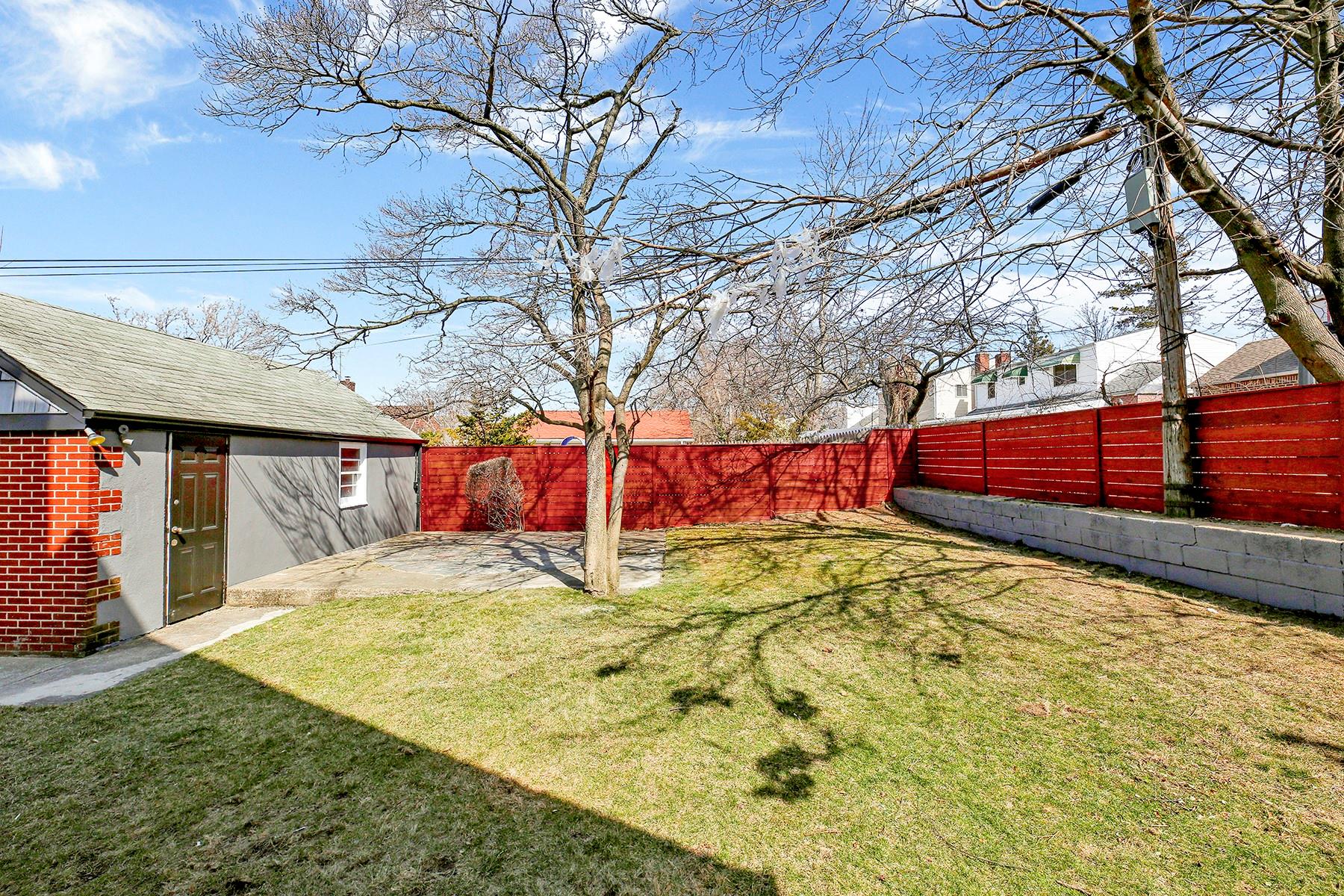 21611 121st Avenue, Cambria Heights, New York image 23