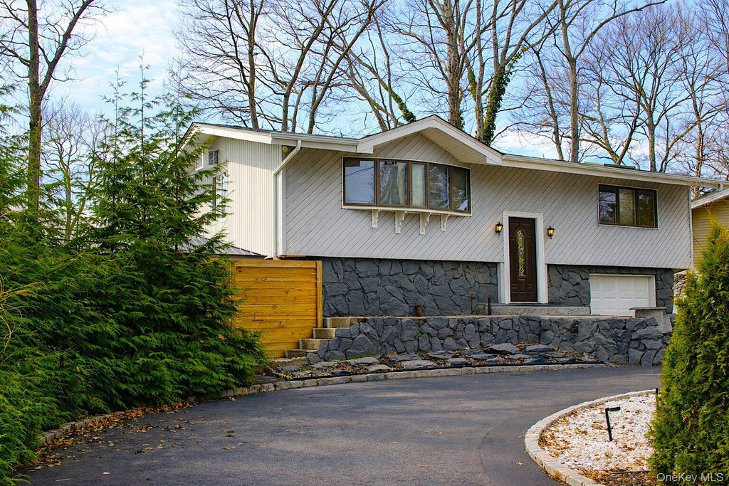 Photo of 42 Shinbone Lane, Commack, NY 11725 (MLS # 979231)