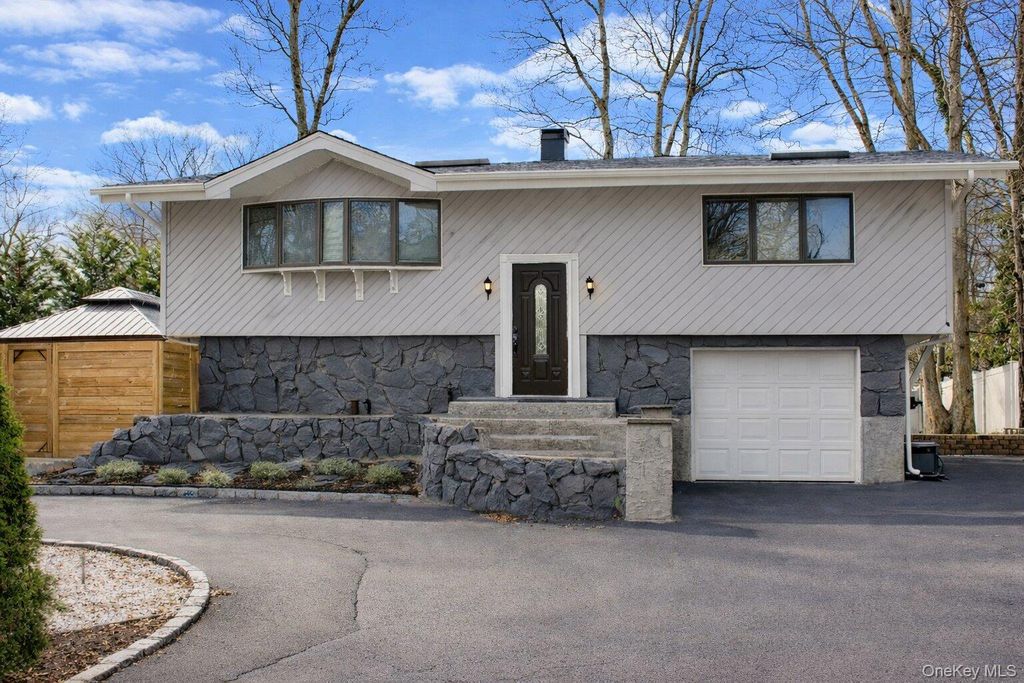 Photo of 42 Shinbone Lane, Commack, NY 11725 (MLS # 979231)