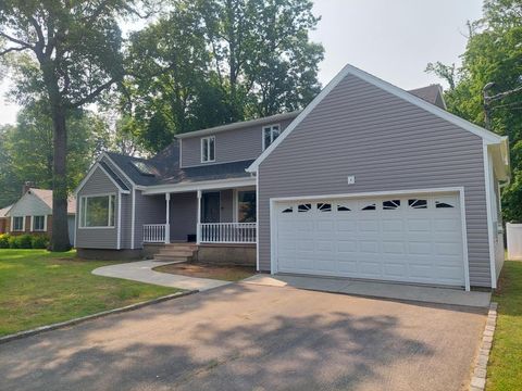 42 Titus Road Glen Cove NY 11542