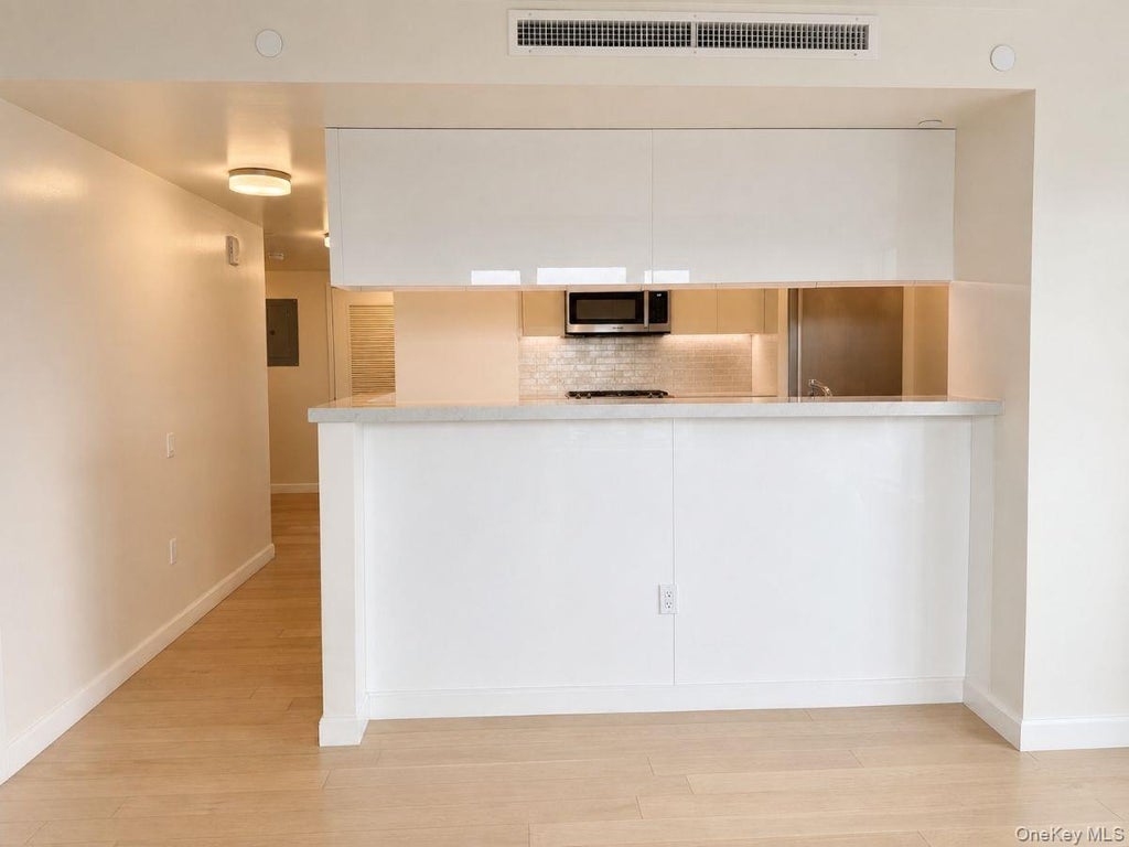 Photo of 138-35 39th Avenue #6H, Flushing, NY 11354 (MLS # 1044011)