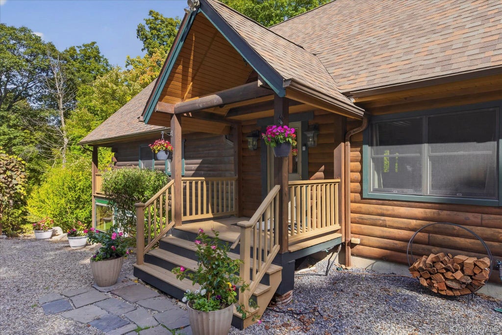 Photo of 947 E Mountain Road S, Cold Spring, NY 10516 (MLS # 1061762)
