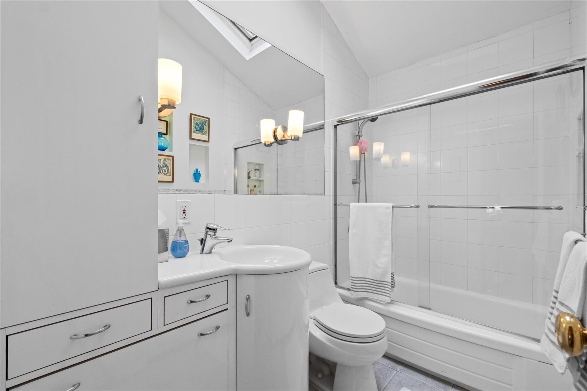 Cortlandt, New York 10520, United States, 3 Bedrooms Bedrooms, ,2 BathroomsBathrooms,Residential,Pending,80347