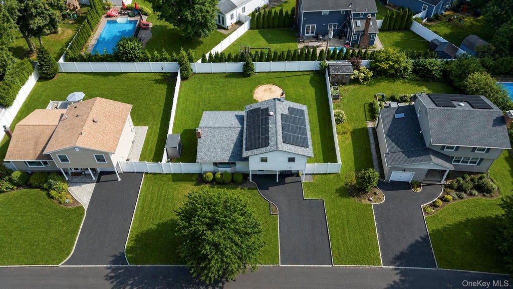 Photo of 18 Catherwood Crescent, Melville, NY 11747 (MLS # 1048912)