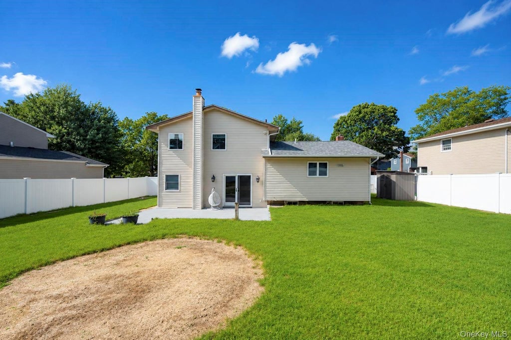 Photo of 18 Catherwood Crescent, Melville, NY 11747 (MLS # 1048912)