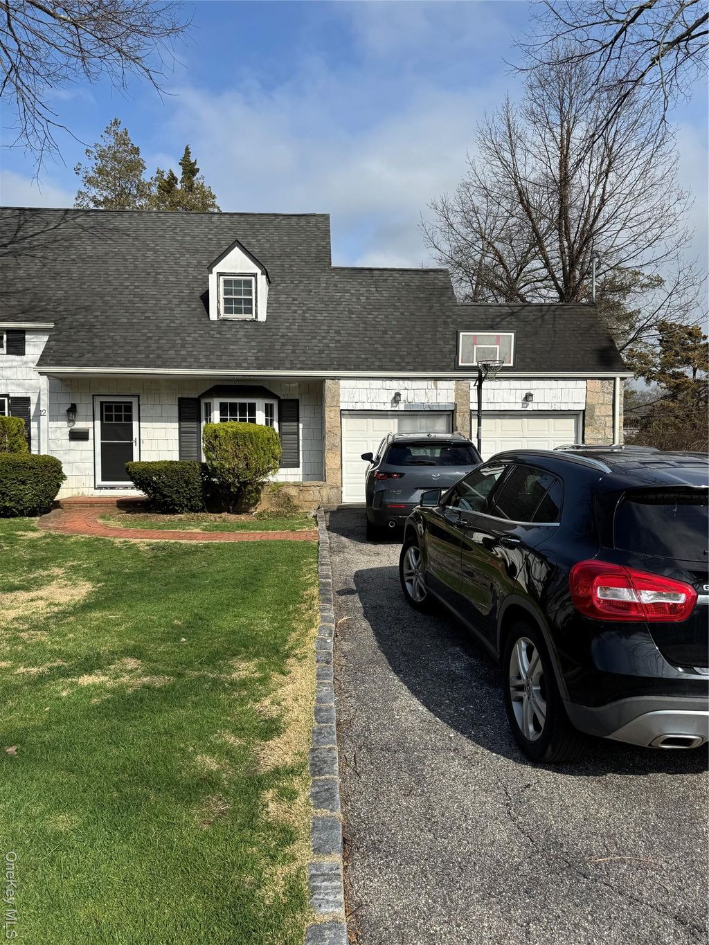 Photo of 12 Barberry Lane, East Hills, NY 11577 (MLS # 980642)