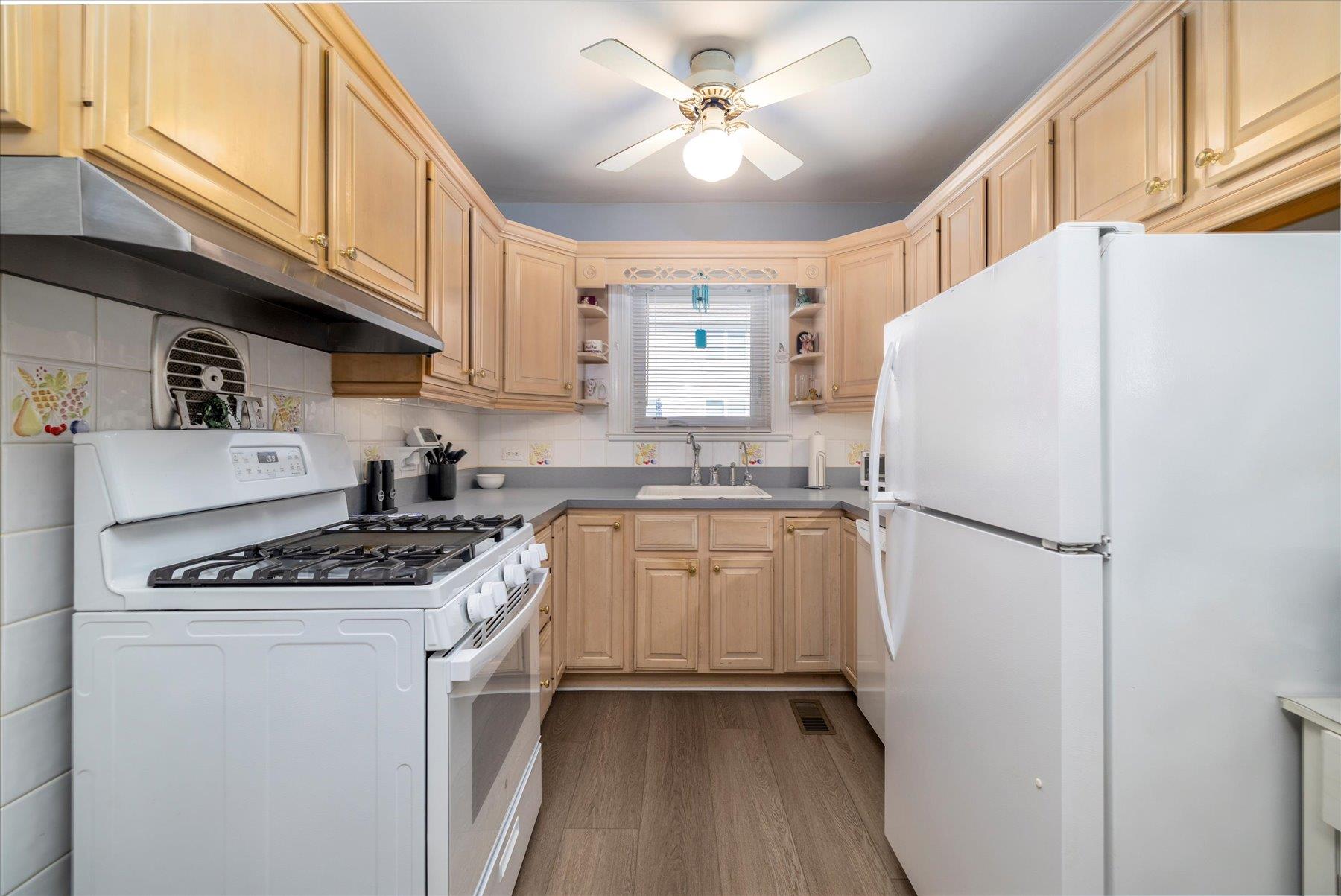 343 Gates Avenue, East Meadow, New York image 8