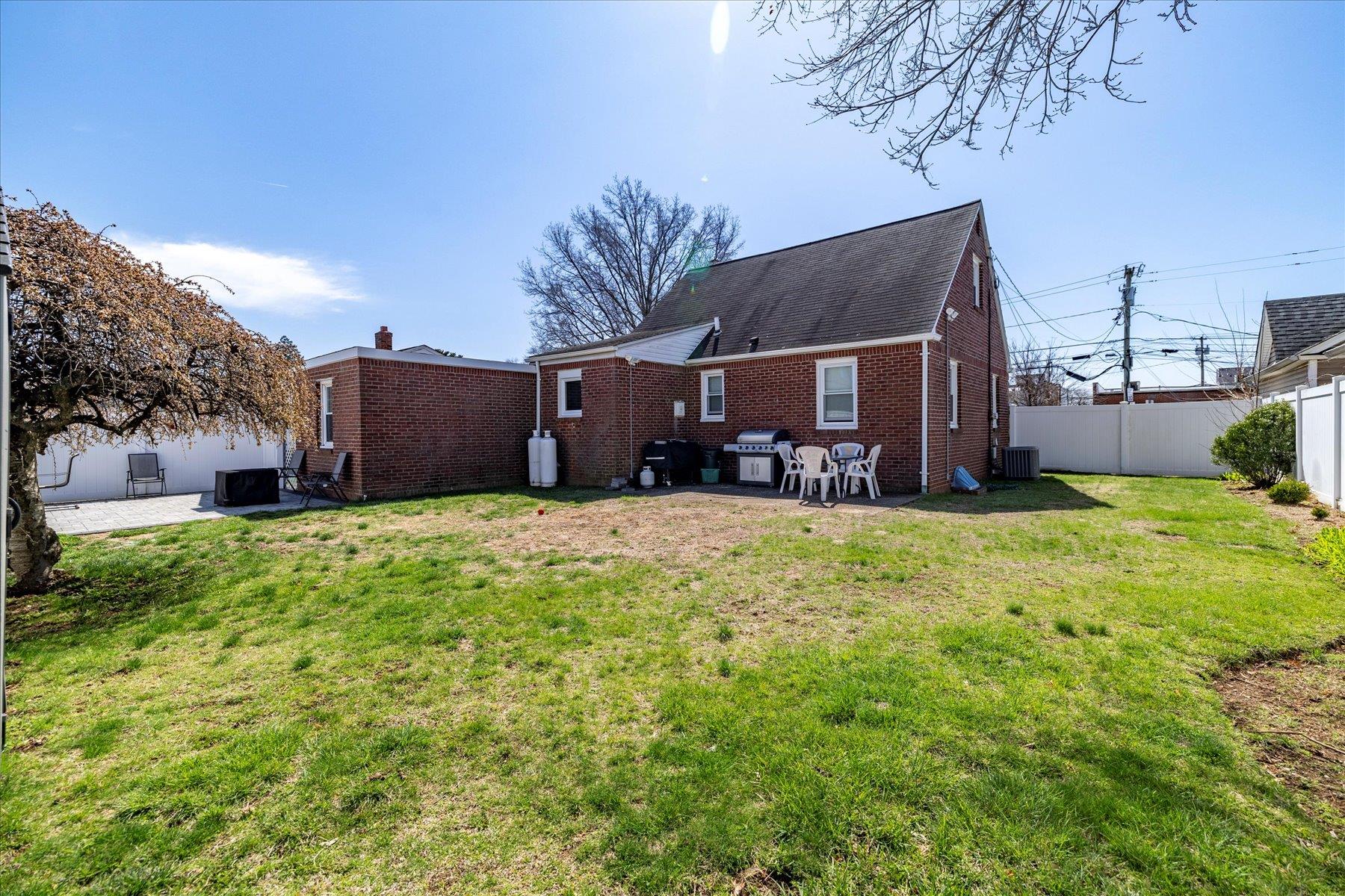 343 Gates Avenue, East Meadow, New York image 20