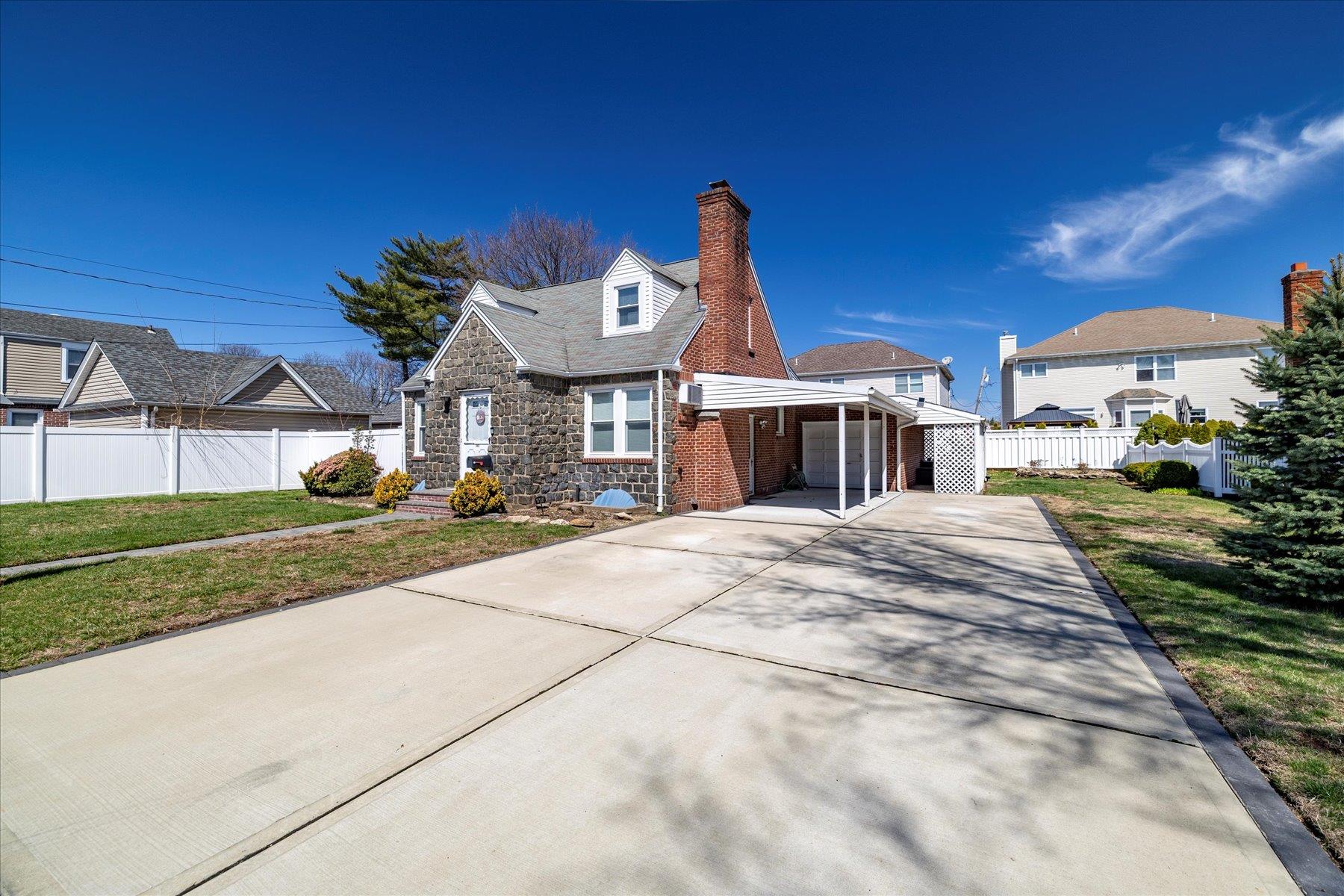 343 Gates Avenue, East Meadow, New York image 2