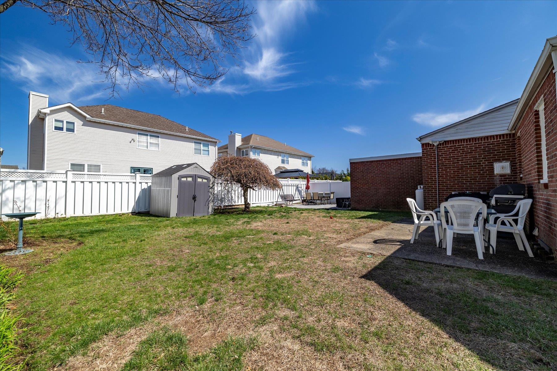 343 Gates Avenue, East Meadow, New York image 19